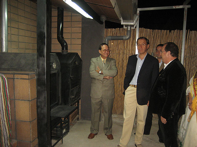 El Alcalde de Murcia ha acompañado a los miembros de la peña  El Membrillo en la inauguracin de su nueva sede en Santiago y Zarache - 3