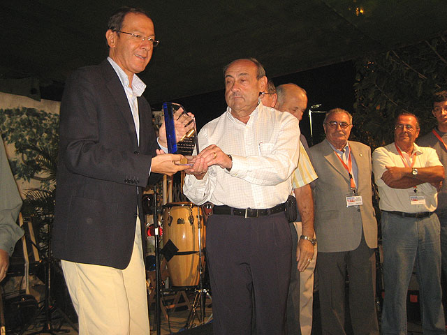 Cámara: “Ser elegido Vecino del Año es uno de los reconocimientos que más valoro y hace que mi compromiso con vosotros y con Murcia sea aún mayor” - 1, Foto 1