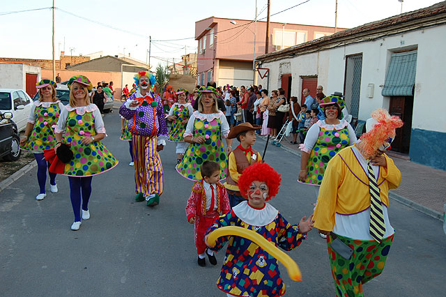 Disfraces, música y mucho color en la Media Legua torreña - 2, Foto 2