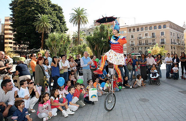 Un pasacalles clausura la XXIII edición de la Feria Regional del Libro, caracterizada por su vocación descentralizadora - 1, Foto 1