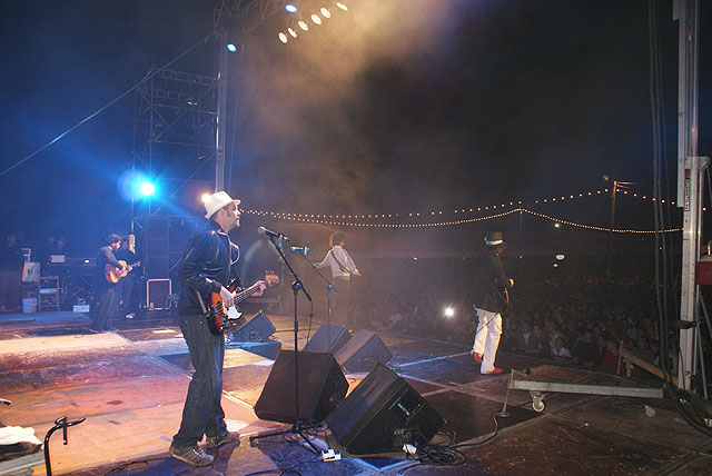 Los Delinqüentes mostraron su estilo desenfadado y callejero en las Fiestas de Puerto Lumbreras - 1, Foto 1