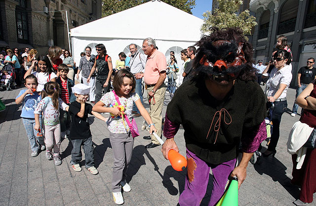 Un pasacalles clausura la XXIII edicin de la Feria Regional del Libro, caracterizada por su vocacin descentralizadora - 2