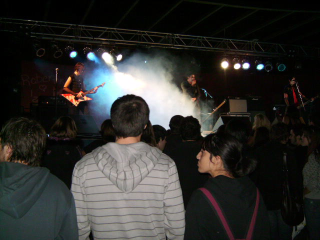 El I Festival YESCAROCK caus sensacin entre los mas de 800 jvenes que acudieron al concierto - 2