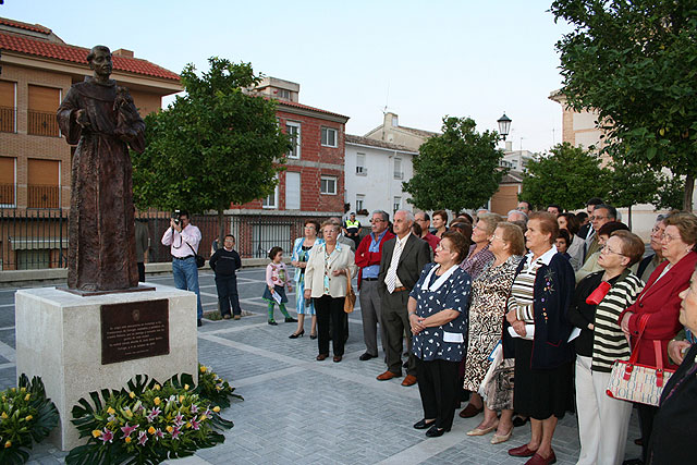 Cehegín rinde homenaje a la orden franciscana con una escultura en bronce - 2, Foto 2