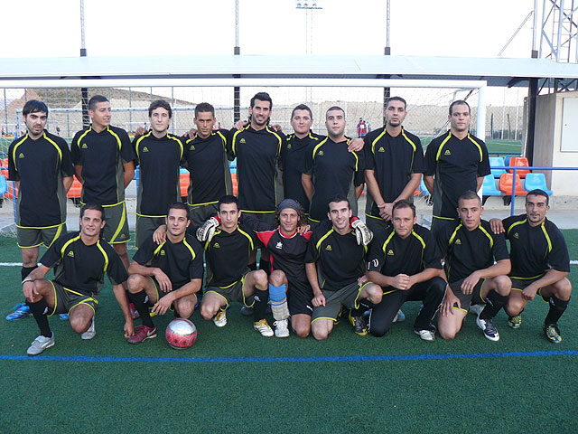El equipo “Diseños Javi” se coloca como líder de la liga de fútbol aficionado Juega limpio, Foto 4