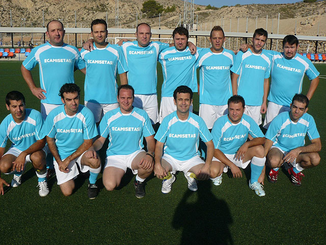 El equipo “Diseños Javi” se coloca como líder de la liga de fútbol aficionado Juega limpio, Foto 3