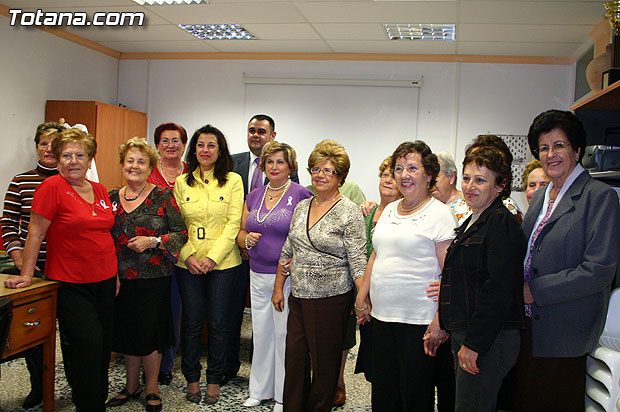 El alcalde inaugura el curso de la Asociación de Amas de Casa, Consumidores y Usuarios de las Tres Avemarías, Foto 1
