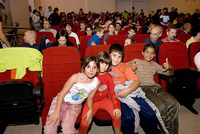 'Overbooking' en el espectculo de marionetas que abri el programa de Teatro Escolar - 2