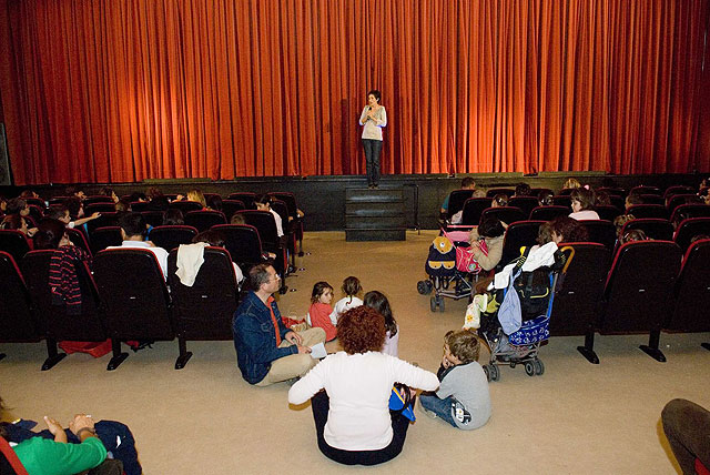 'Overbooking' en el espectculo de marionetas que abri el programa de Teatro Escolar - 3