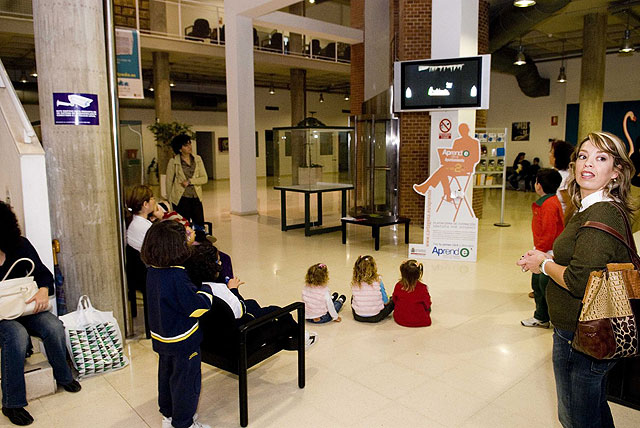 'Overbooking' en el espectculo de marionetas que abri el programa de Teatro Escolar - 5