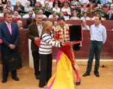 Pepn Liria llena el coso de La Condomina, y corta 8 orejas y un rabo en su despedida