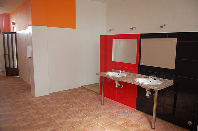 Los vestuarios del Polideportivo municipal de Lorquí lucen nueva cara - 1, Foto 1