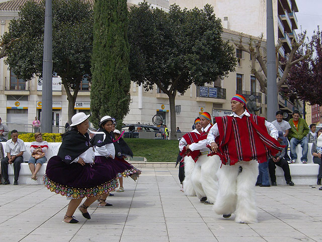 El Octubre Intercultural arranca hoy con la puesta en marcha del taller “Danzas del mundo”, Foto 1