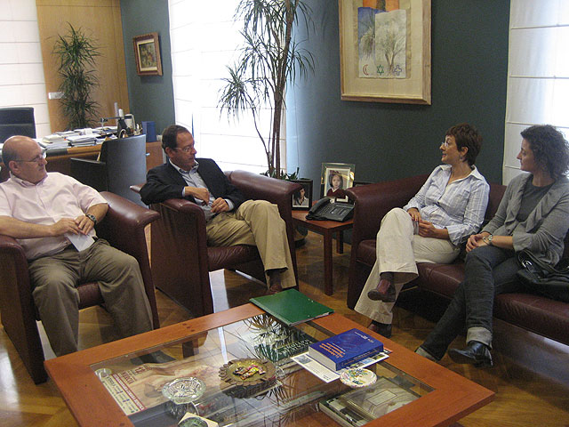 El Alcalde Cámara ofrece la colaboración del Ayuntamiento a la nueva Asociación Triángulo - 2, Foto 2