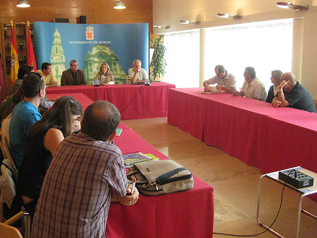 Diez mayores comienzan a cultivar sus ‘huertos de ocio’ - 1, Foto 1