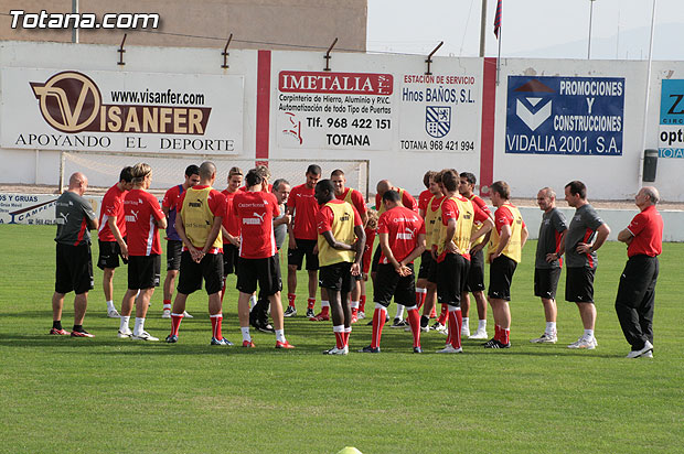 El concejal de deportes asiste al entrenamiento en el “Juan Cayuela” de los jugadores de la selección suiza sub-21, Foto 1