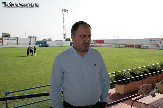 El concejal de deportes asiste al entrenamiento en el “Juan Cayuela” de los jugadores de la seleccin suiza sub-21 - 1