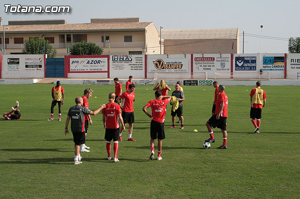 El concejal de deportes asiste al entrenamiento en el “Juan Cayuela” de los jugadores de la seleccin suiza sub-21 - 10