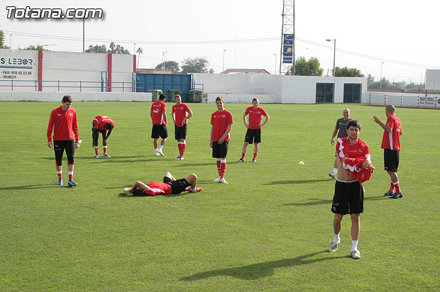 El concejal de deportes asiste al entrenamiento en el “Juan Cayuela” de los jugadores de la seleccin suiza sub-21 - 4