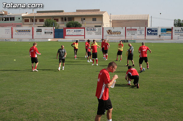 El concejal de deportes asiste al entrenamiento en el “Juan Cayuela” de los jugadores de la seleccin suiza sub-21 - 6