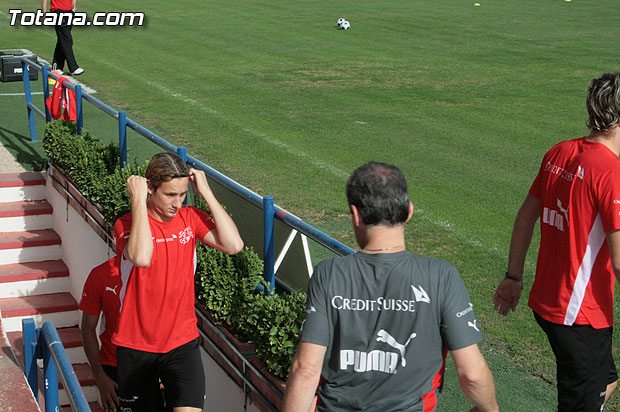 El concejal de deportes asiste al entrenamiento en el “Juan Cayuela” de los jugadores de la seleccin suiza sub-21 - 8