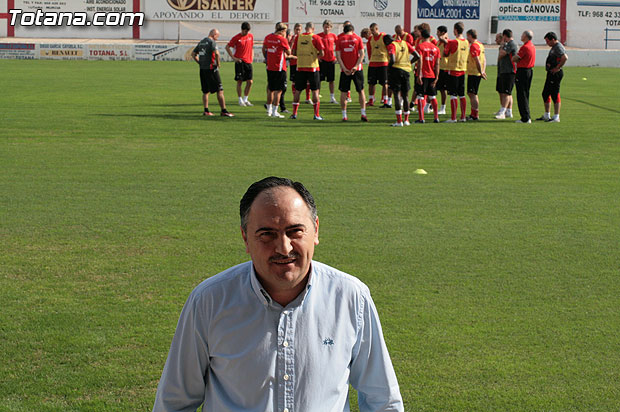 El concejal de deportes asiste al entrenamiento en el “Juan Cayuela” de los jugadores de la seleccin suiza sub-21 - 20