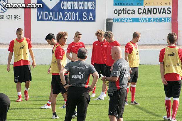 El concejal de deportes asiste al entrenamiento en el “Juan Cayuela” de los jugadores de la seleccin suiza sub-21 - 13