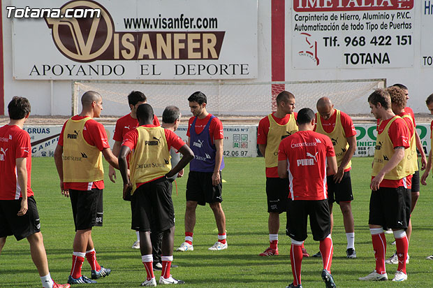 El concejal de deportes asiste al entrenamiento en el “Juan Cayuela” de los jugadores de la seleccin suiza sub-21 - 16