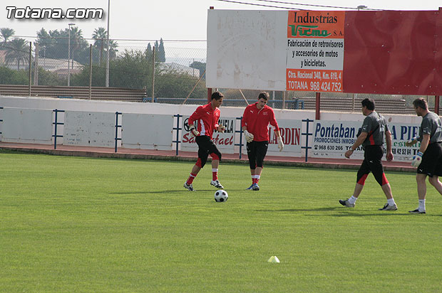 El concejal de deportes asiste al entrenamiento en el “Juan Cayuela” de los jugadores de la seleccin suiza sub-21 - 17