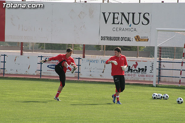 El concejal de deportes asiste al entrenamiento en el “Juan Cayuela” de los jugadores de la seleccin suiza sub-21 - 18