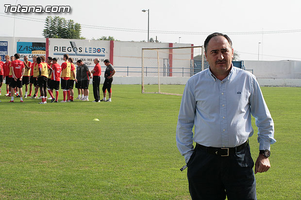 El concejal de deportes asiste al entrenamiento en el “Juan Cayuela” de los jugadores de la seleccin suiza sub-21 - 21