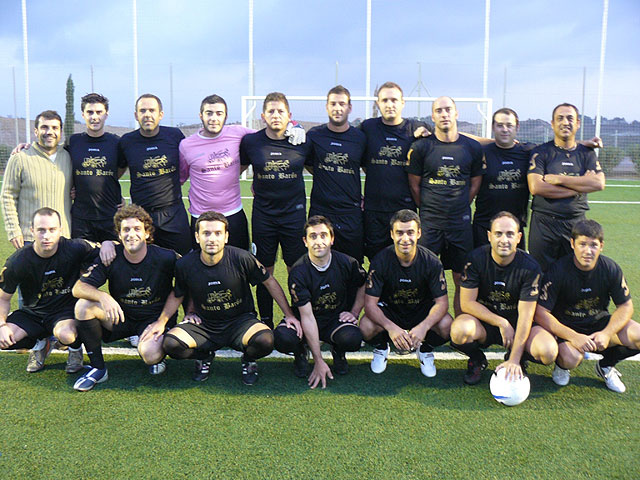 La Peña Madridista “La Décima” se proclama nuevo líder de la liga de fútbol aficionado Juega Limpio, Foto 2