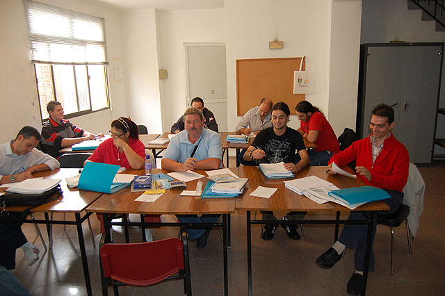 Doce desempleados de Lorquí se forman estos días como instaladores de sistemas de energía solar - 2, Foto 2