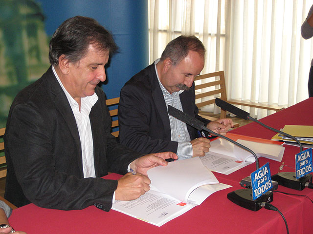 Urbanismo y el Colegio de Arquitectos firman un convenio para la presentación telemática de proyectos - 1, Foto 1