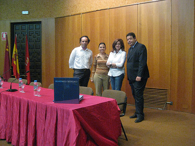 El Palacio Almudí y la Sala CAM-El Martillo acogen 50 obras de Muher inspiradas en el Mediterráneo - 1, Foto 1