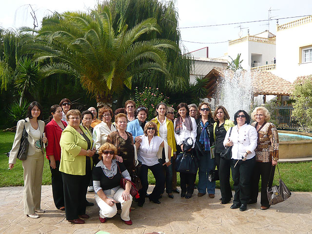 Una veintena de mujeres de la localidad participa en la jornada “Mujeres rurales: Nuevas oportunidades y retos”, Foto 1