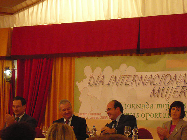 Una veintena de mujeres de la localidad participa en la jornada “Mujeres rurales: Nuevas oportunidades y retos”, Foto 2