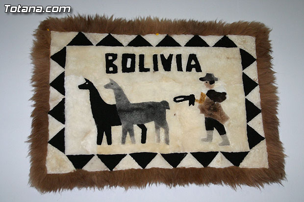 La asociación boliviana “Verde, Rojo y Amarillo”  expone las costumbres, tradiciones y cultura de su país en el Centro Sociocultural “La Cárcel”, Foto 1