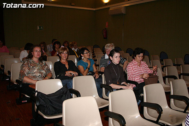 Un total de 35 personas comienzan hoy el curso “Cuidados paliativos al final de la vida en domicilio” - 13