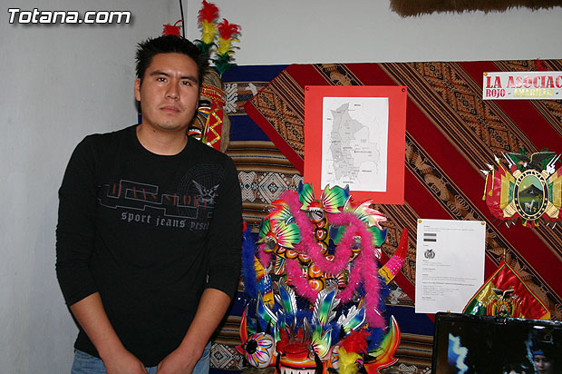 La asociacin boliviana “Verde, Rojo y Amarillo”  expone las costumbres, tradiciones y cultura de su pas en el Centro Sociocultural “La Crcel” - 3