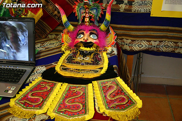 La asociacin boliviana “Verde, Rojo y Amarillo”  expone las costumbres, tradiciones y cultura de su pas en el Centro Sociocultural “La Crcel” - 5