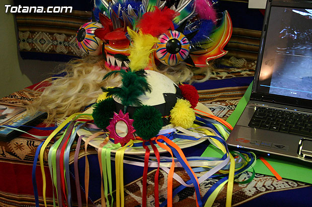 La asociacin boliviana “Verde, Rojo y Amarillo”  expone las costumbres, tradiciones y cultura de su pas en el Centro Sociocultural “La Crcel” - 11