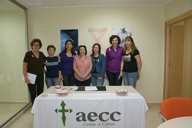 La AECC de Puerto Lumbreras presenta las actividades organizadas con motivo del Día de Cáncer de Mama. - 1, Foto 1