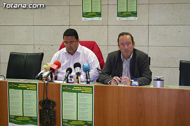 Presentan la puesta en marcha de la “Escuela Municipal de Padres y Madres, Foto 2