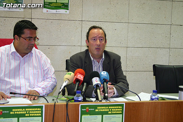 Presentan la puesta en marcha de la “Escuela Municipal de Padres y Madres, Foto 3