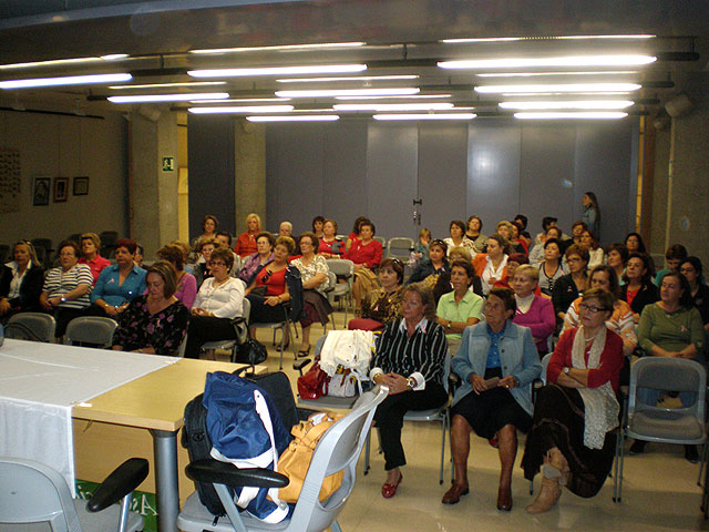 Numerosas charlas ponen fin al Día Contra el Cáncer de Mama y la Menopausia - 2, Foto 2