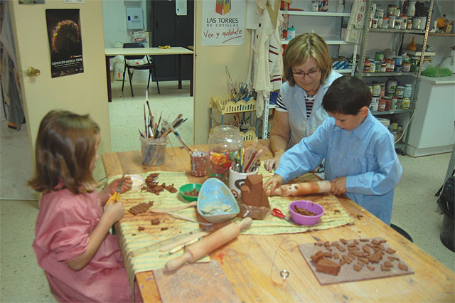 Los torreños dan rienda suelta a su talento y creatividad en los talleres municipales - 1, Foto 1