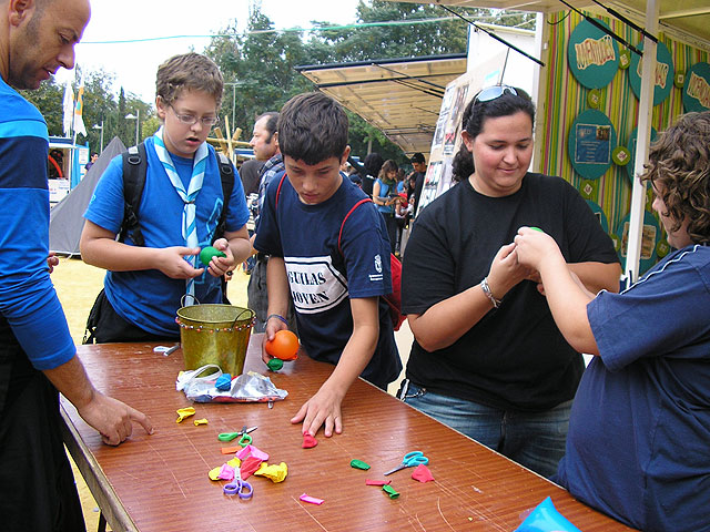 La Concejalía de Juventud y cerca de una decena de asociaciones juveniles de la localidad participan en la IX Feria Regional de Participación Juvenil “Zona Joven 2008, Foto 1