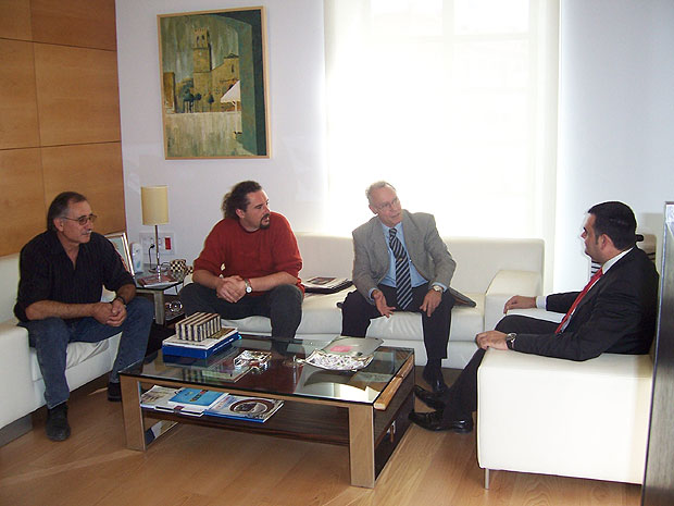 El alcalde de Totana considera que todos los partidos políticos tienen que participar activamente en la admisnitración y en la vida política local, Foto 1