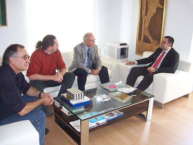 El alcalde de Totana considera que todos los partidos políticos tienen que participar activamente en la admisnitración y en la vida política local, Foto 2